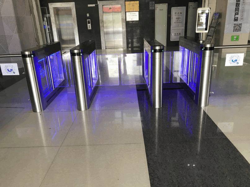Multi-Factor High-Speed Pedestrian Turnstiles for Secure Corporate Passageways4